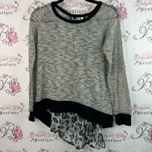 Adikto Long sleeve cheetah leopard print animal  Black and Gray Patterned Top
